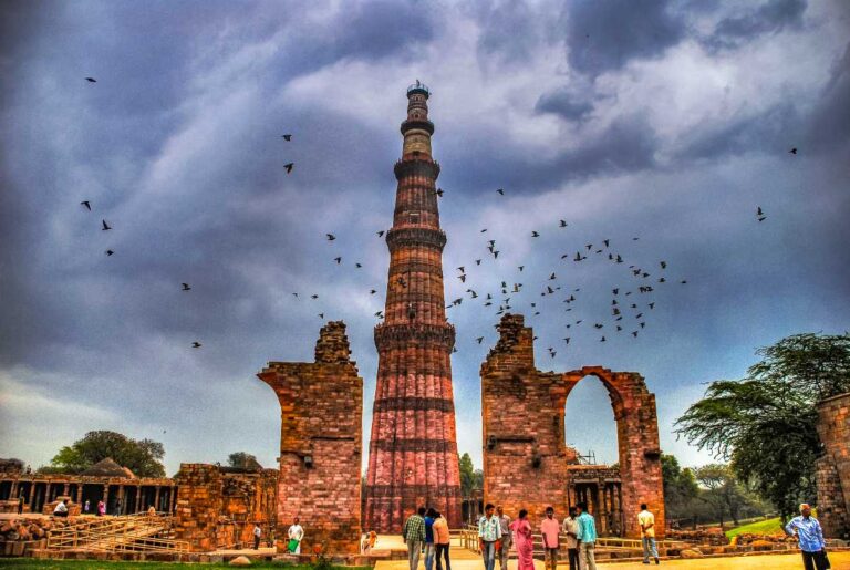 Construction of Qutub Minar Construction of Qutub Minar