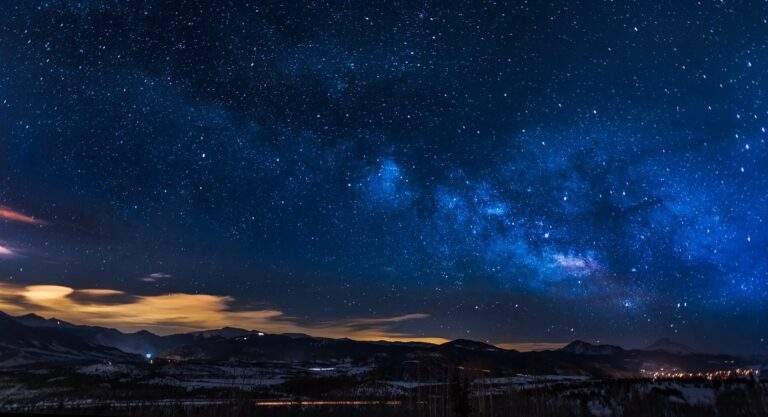 The night embraces